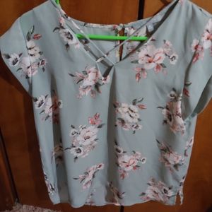 Sweet Rain Floral Top Size Medium